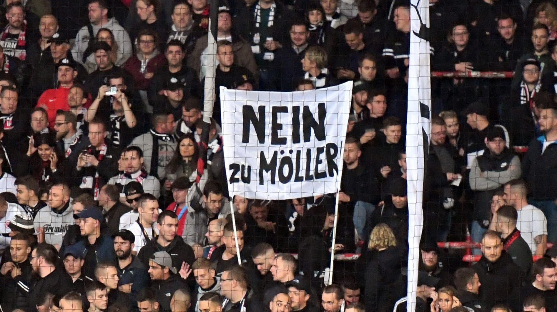 Die Frankfurter Ultras lehnen Andreas Möller als Leiter des Leistungszentrums der Eintracht ab.