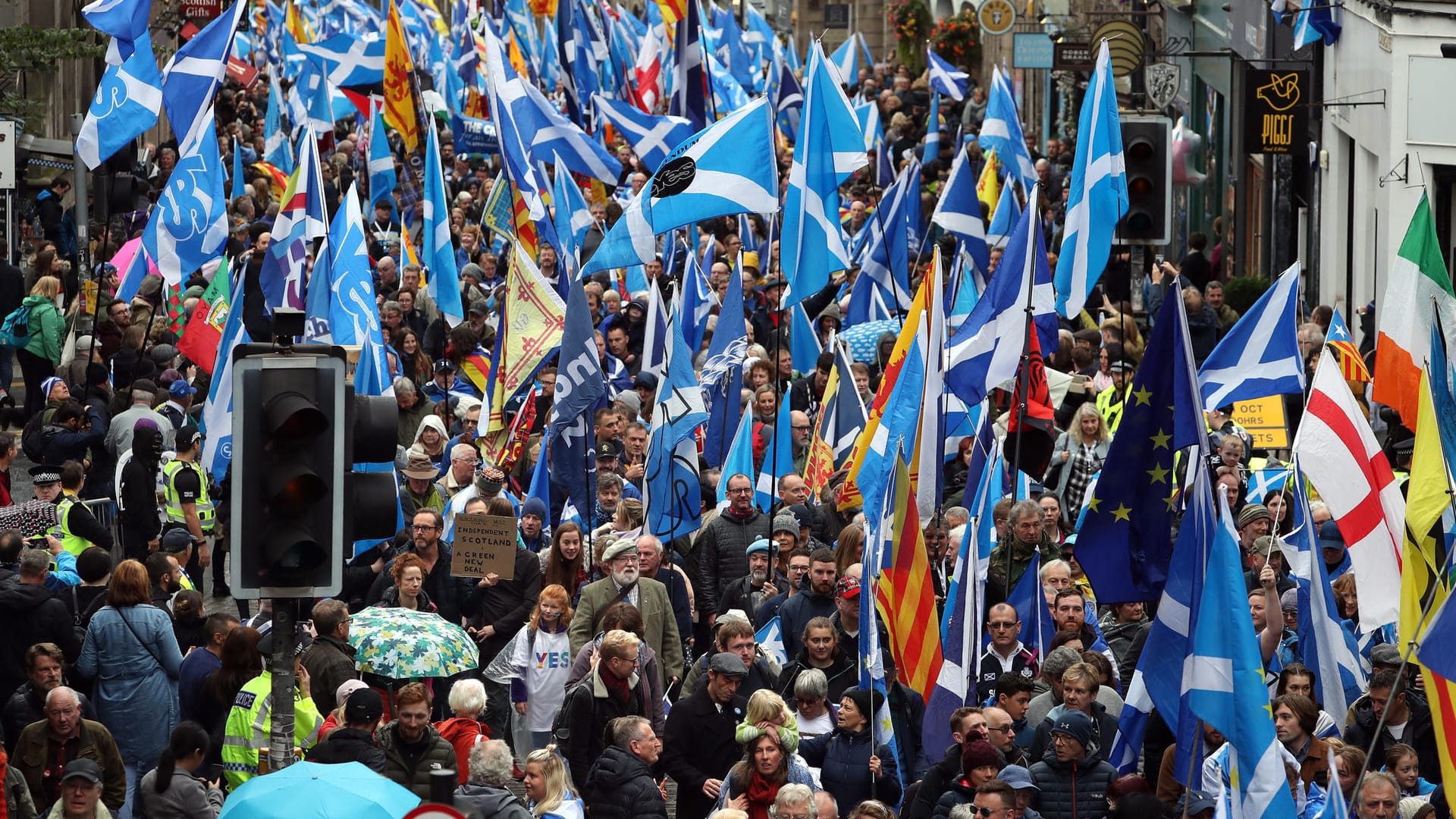 Großkundgebung in Edinburgh: Die Demonstranten fordern die Unabhängigkeit von Großbritannien.