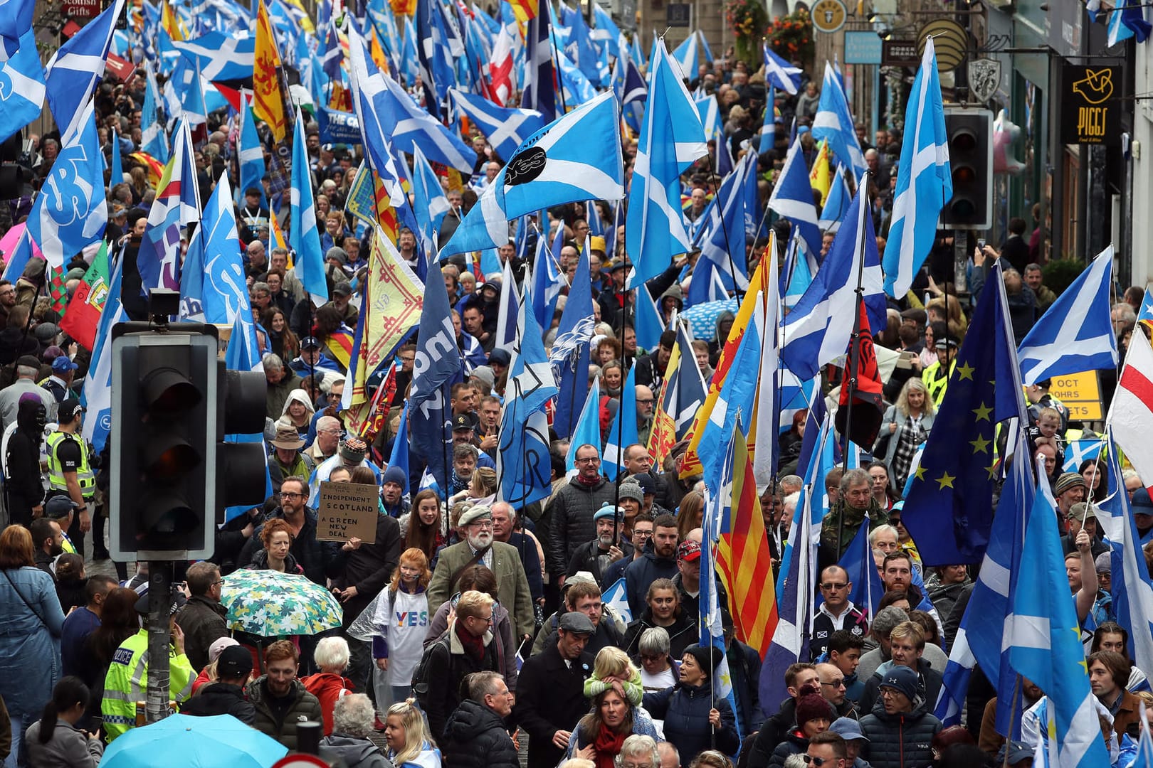 Großkundgebung in Edinburgh: Die Demonstranten fordern die Unabhängigkeit von Großbritannien.