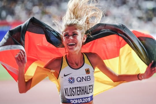 Konstanze Klosterhalfen ist die Freude über ihre Platzierung sichtlich anzusehen.