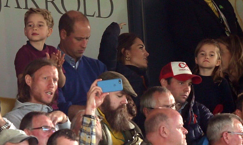 George, William, Kate und Charlotte: Nur Prinz Louis fehlte beim Spiel von Aston Villa.