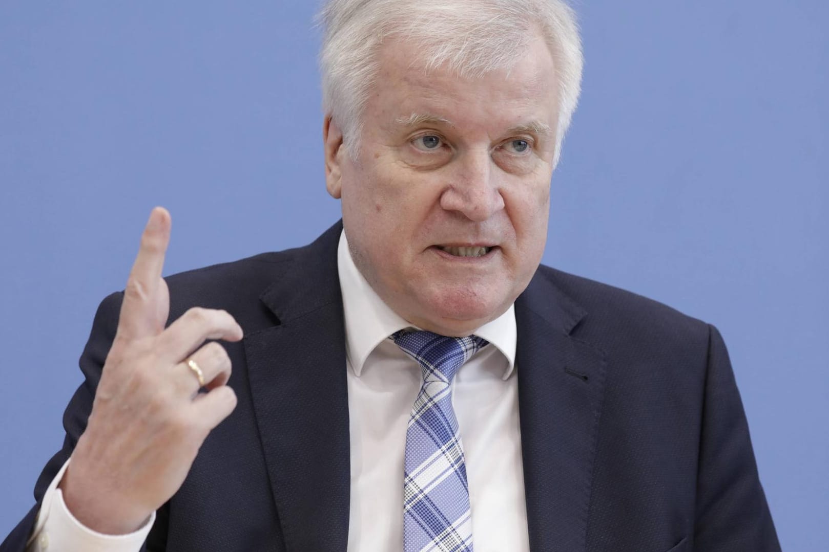 Horst Seehofer: Der Bundesinnenminister fordert mehr Hilfe für EU-Partnerstaaten.