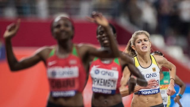 Konstanze Klosterhalfen sprintet auf Platz drei.