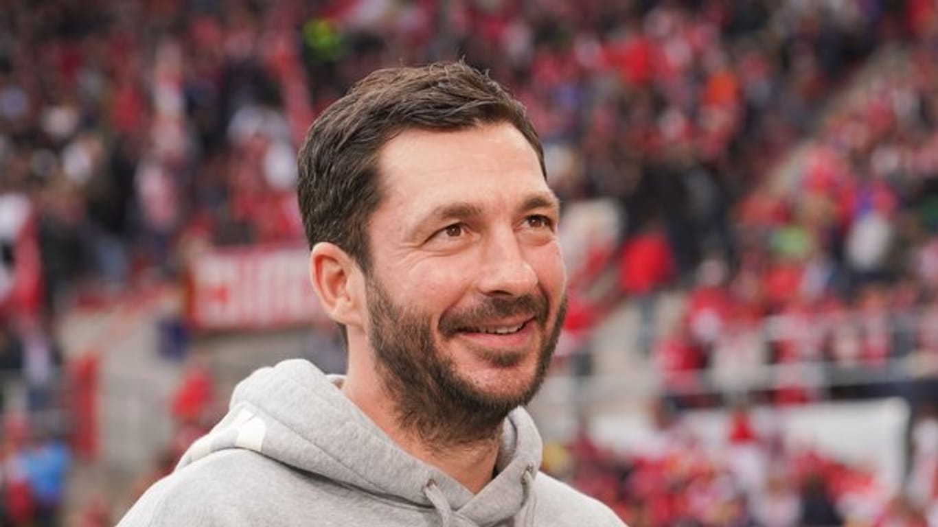 Durfte wegen einer Gelb-Roten Karte nicht vom Spielfeldrand aus coachen: Mainz-Trainer Sandro Schwarz.