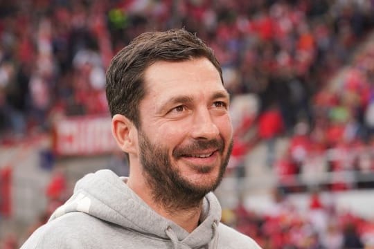 Durfte wegen einer Gelb-Roten Karte nicht vom Spielfeldrand aus coachen: Mainz-Trainer Sandro Schwarz.