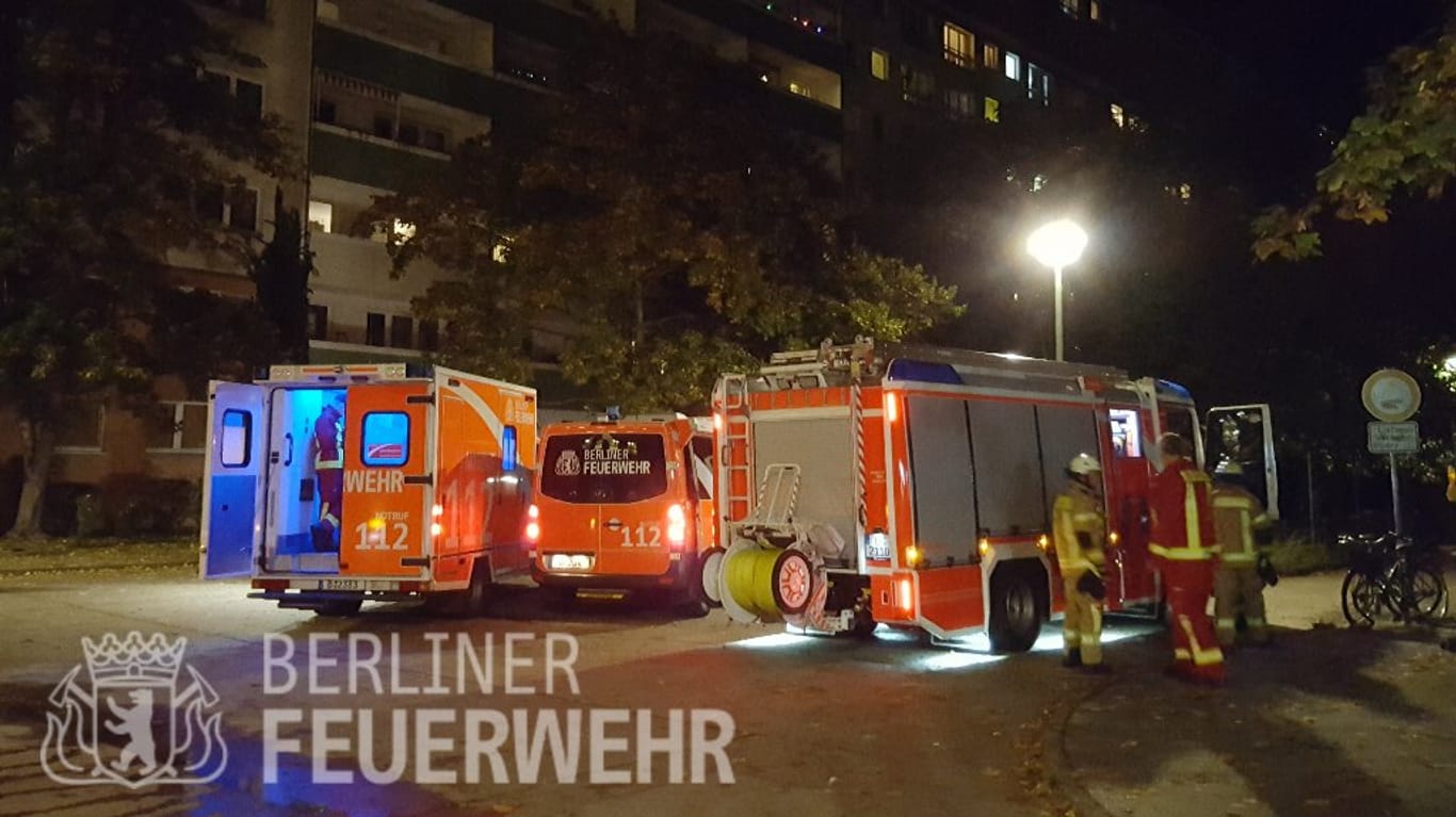 Berliner Feuerwehr im Einsatz: Ein Mann verstarb nach einem Küchenbrand.