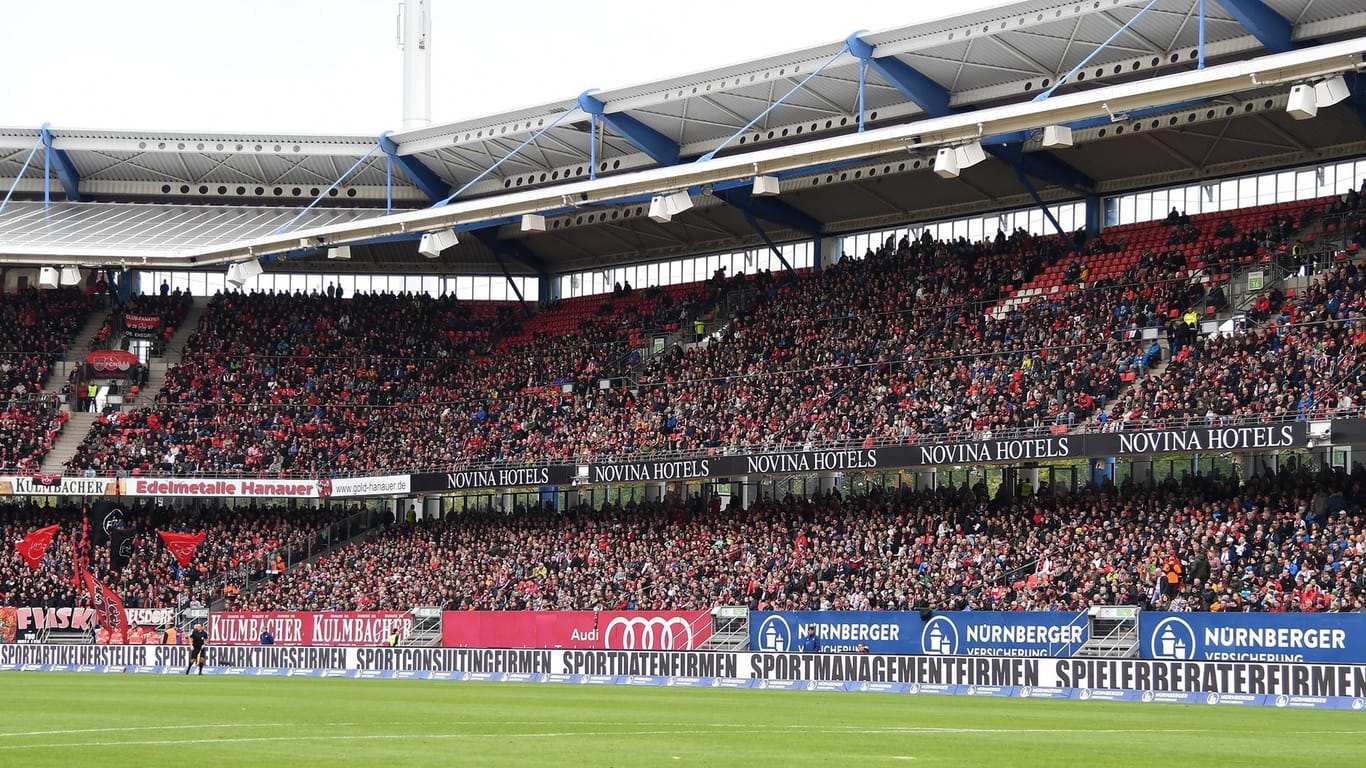 Max-Morlock-Stadion: In Nürnberg verstarb ein Fußball-Fan.