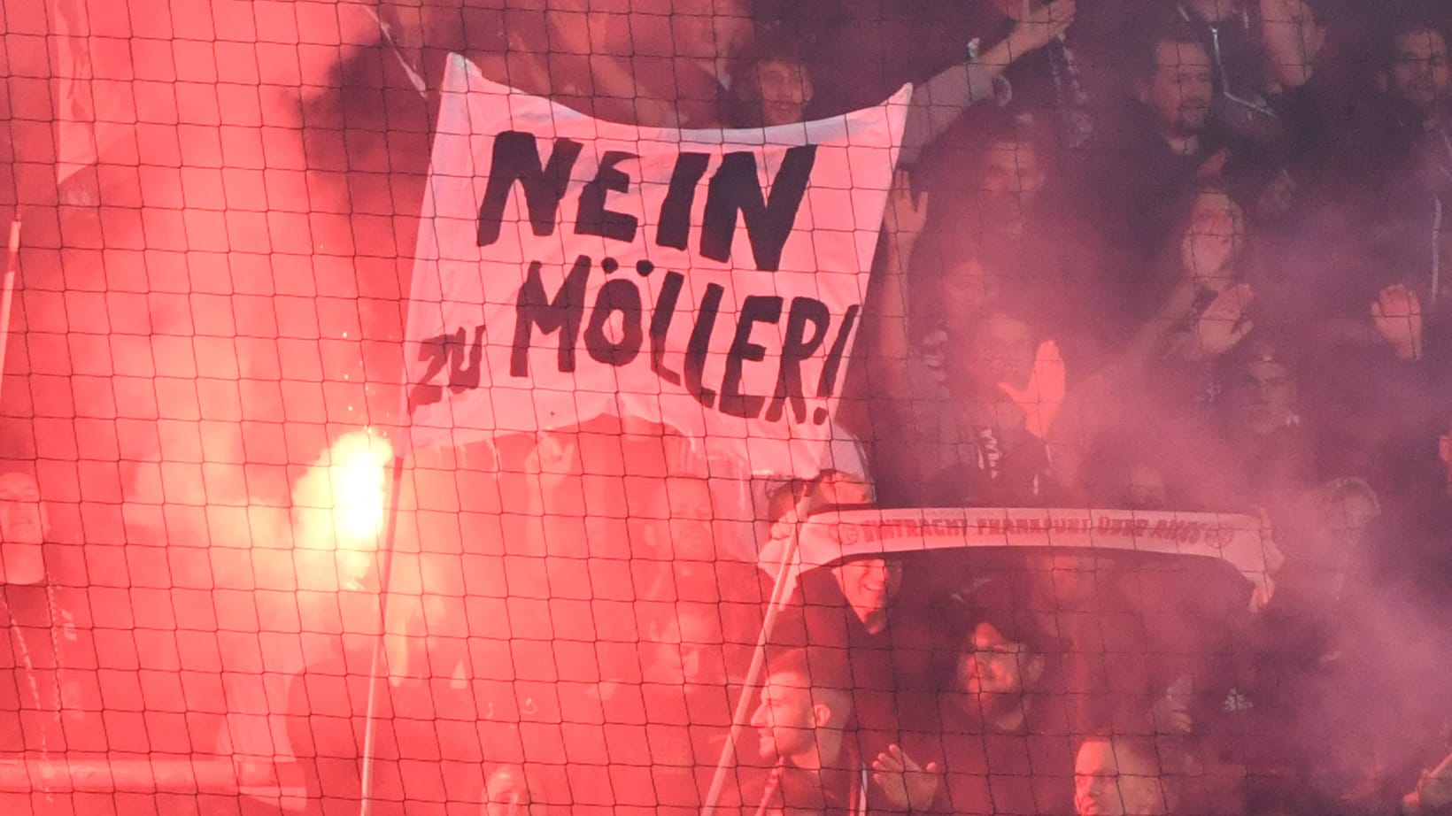 "Nein zu Möller": Die Eintracht-Ultras kritisieren die Berufung des Ex-Spielers zum Leiter des Nachwuchsleistungszentrums.