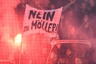 "Nein zu Möller": Die Eintracht-Ultras kritisieren die Berufung des Ex-Spielers zum Leiter des Nachwuchsleistungszentrums.