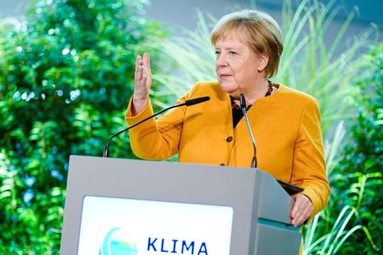 Bundeskanzlerin Angela Merkel beim Festakt zur Eröffnung der "Klima Arena" in Sinsheim.