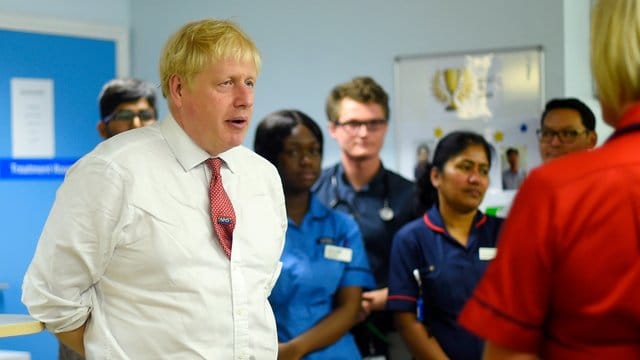 Premier Boris Johnson bei einem Besuch in Watford.