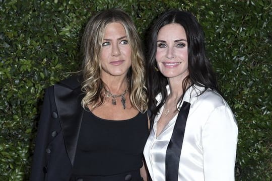 Jennifer Aniston (l) und Courteney Cox 2018 in Malibu.