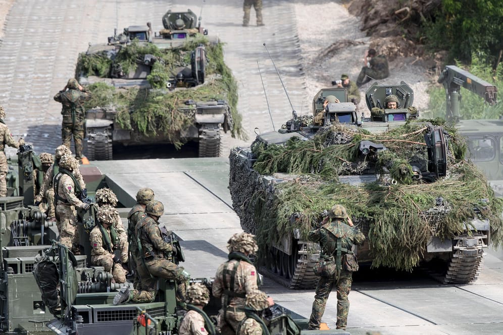Bundeswehrsoldaten bei Nato-Manöver "Iron Wolf 2017": An der nächsten Nato-Großübung "Defender 2020" sollen 37.000 Soldaten teilnehmen.