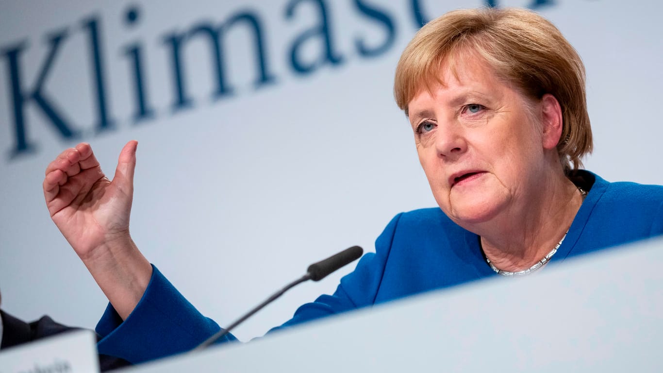 Angela Merkel bei der Vorstellung des Klimapaketes der Regierung: Die Bundesregierung hat den Gesetzentwurf verteidigt.
