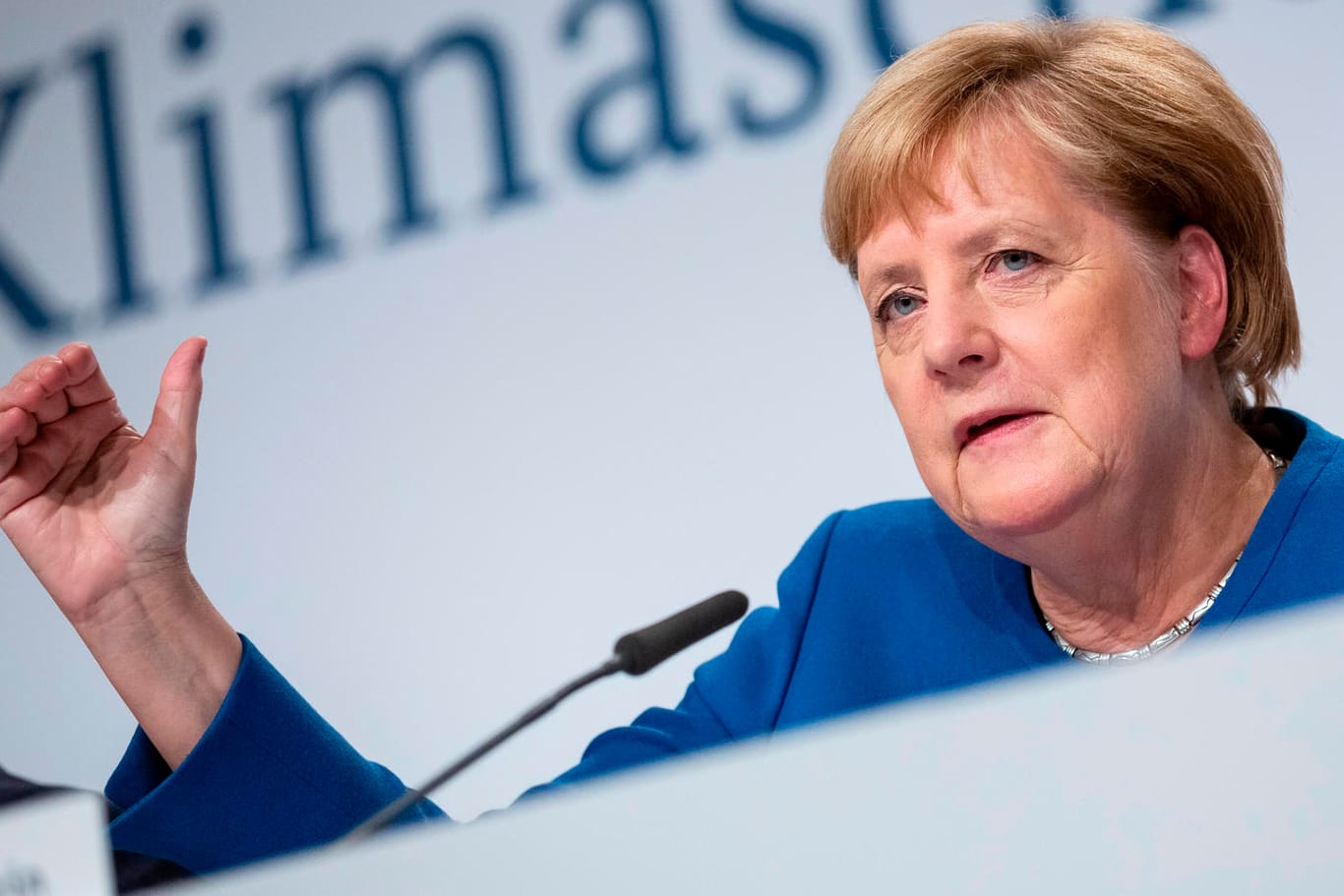 Angela Merkel bei der Vorstellung des Klimapaketes der Regierung: Die Bundesregierung hat den Gesetzentwurf verteidigt.
