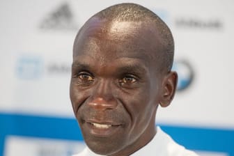 Der Kenianer Eliud Kipchoge will mit großer Unterstützung den Marathon unter zwei Stunden laufen.