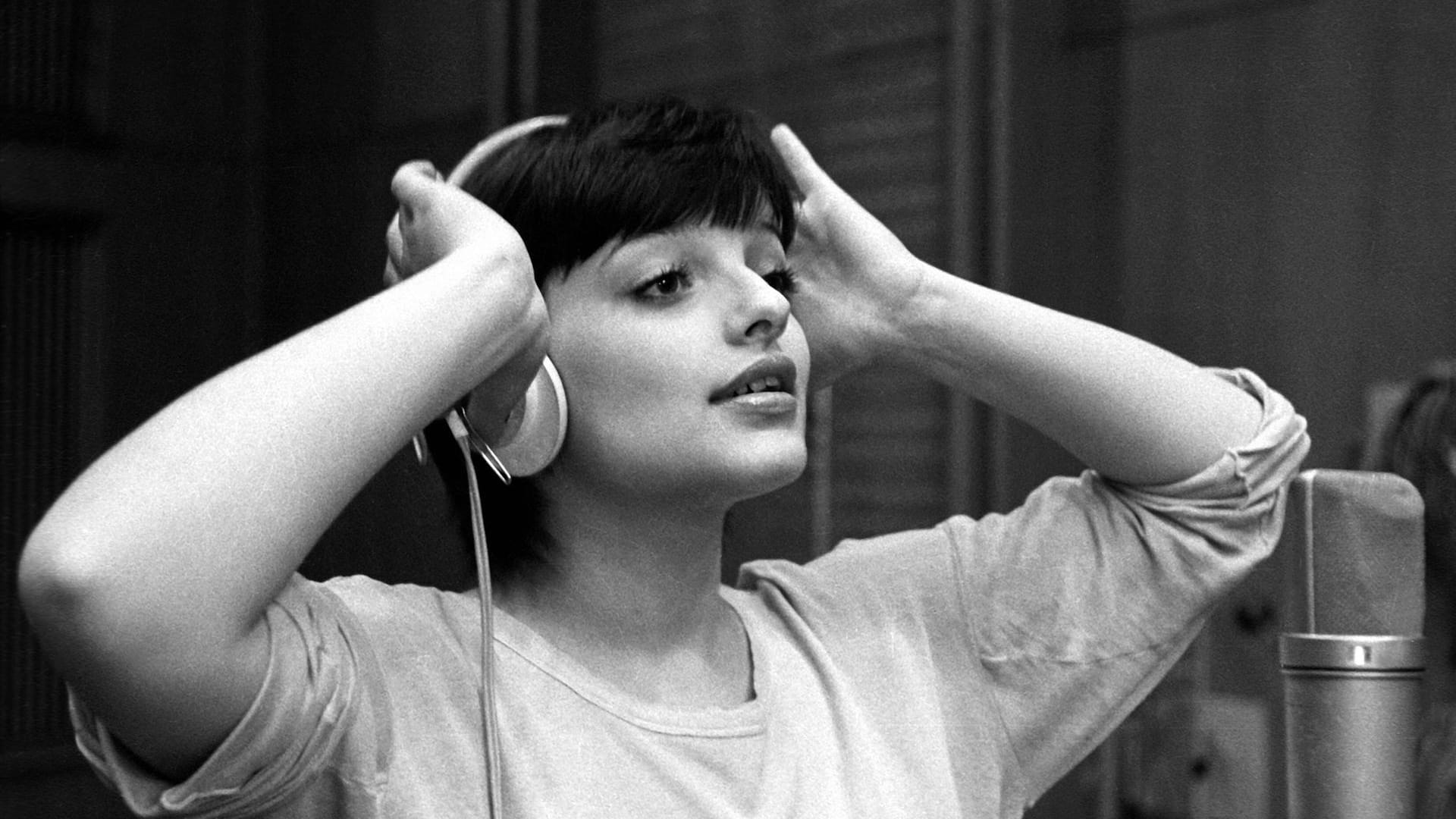 Nina Hagen singt im DDR-Rundfunkstudio.