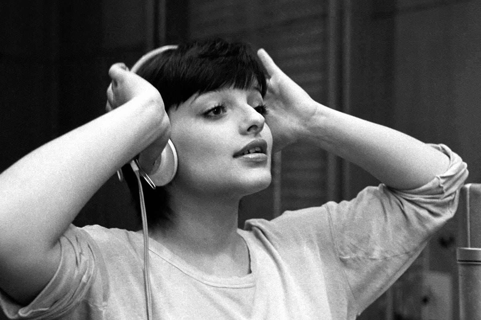 Nina Hagen singt im DDR-Rundfunkstudio.