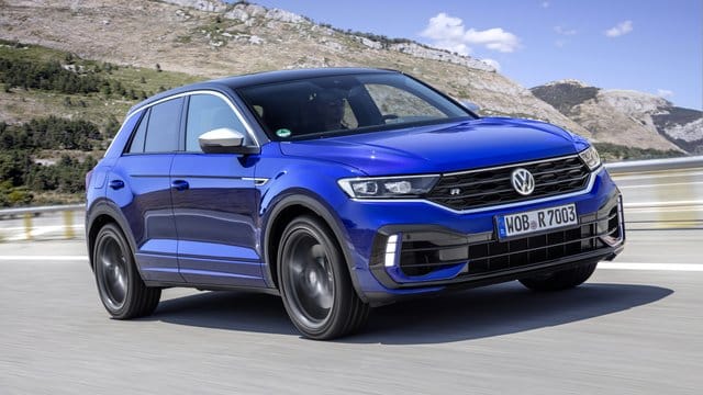 Stärker motorisiert und etwas tiefer als der normale T-Roc: VW bringt das SUV noch in diesem Jahr auch als R-Modell auf den Markt. Stärker motorisiert und etwas tiefer als der normale T-Roc: VW bringt das SUV noch in diesem Jahr auch als R-Modell auf den Markt.