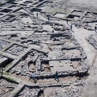 Luftaufnahme der Ausgrabungsstätte En Esur nahe dem heutigen Haifa: Rund 6000 Einwohner sollen in der frühbronzezeitlichen Stadt gelebt haben.
