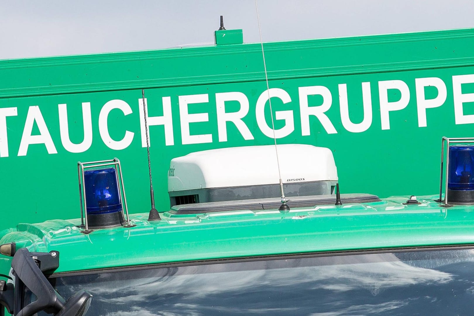 Ein Fahrzeug der Polizeitaucher (Symbolbild): Die Beamten Ermitteln wegen eines Tötungsdelikts.