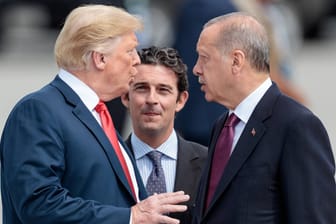 US-Präsident Donald Trump hat der Türkei bei einem Angriff auf Kurden in Nordsyrien mit Konsequenzen gedroht.