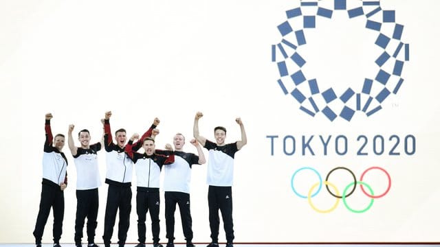Die deutschen Turner jubeln nach der Qualifikation des Teams für die Olympischen Spiele 2020 in Tokio. Die deutschen Turner jubeln nach der Qualifikation des Teams für die Olympischen Spiele 2020 in Tokio.