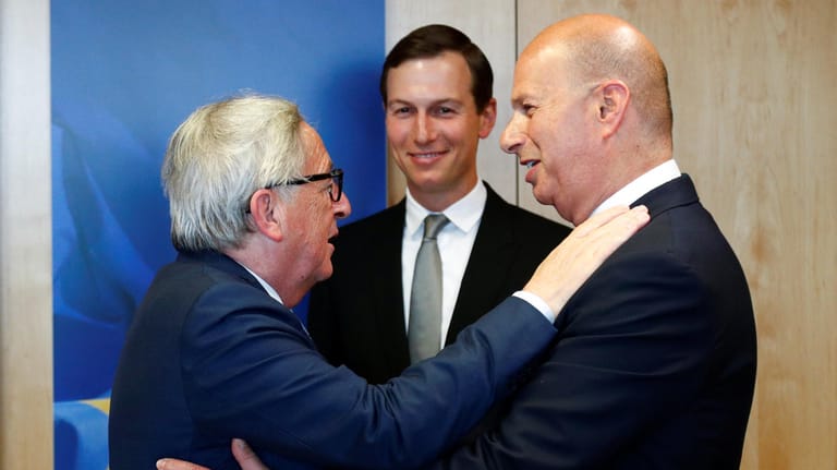 Gordon Sondland mit EU-Kommissionspräsident Jean-Claude Juncker und Trump-Schwiegersohn Jared Kushner im Juni in Brüssel.