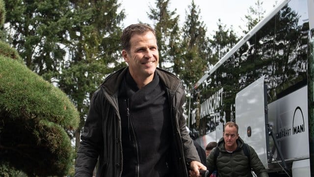 Das Fehlen von gleich zwölf Nationalspielern bereitet Oliver Bierhoff keine Sorgen.