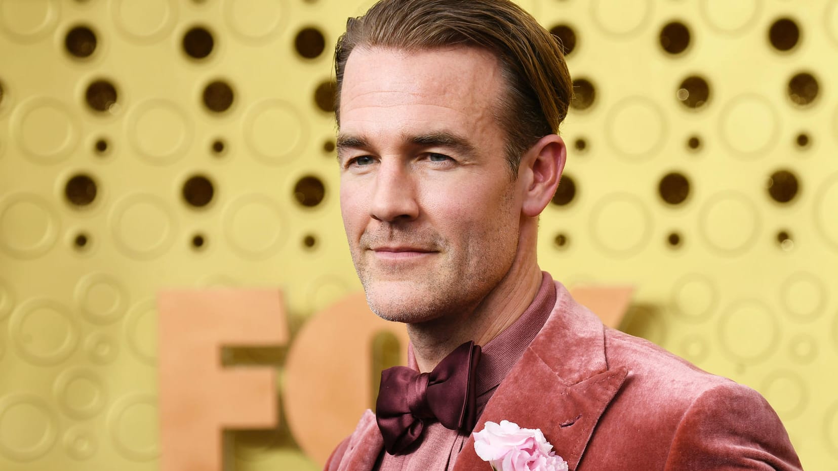 James Van der Beek: Der Schauspieler verkündet, dass er und seine Frau zum sechsten Mal Eltern werden.