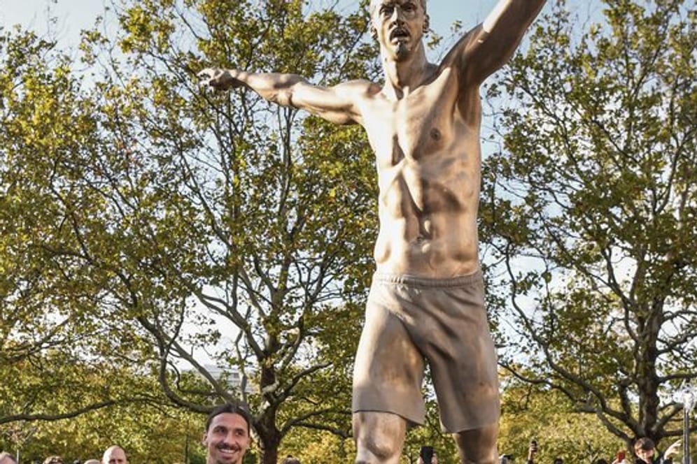 Zlatan Ibrahimovic bei der Einweihung seiner Statue in Malmö.