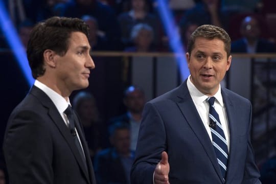 Premierminister Justin Trudeau (l) zusammen mit dem Vorsitzenden der Konservativen, Andrew Scheer.