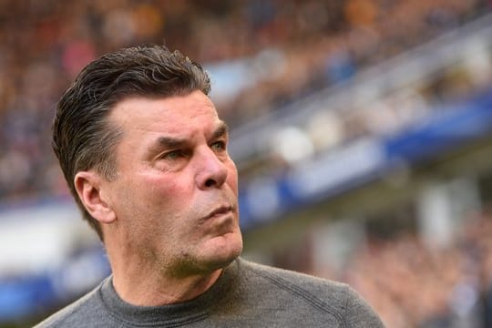 Findet die Gehälter und Ablösesummen im Fußball-Business zu hoch: Hamburgs Trainer Dieter Hecking.