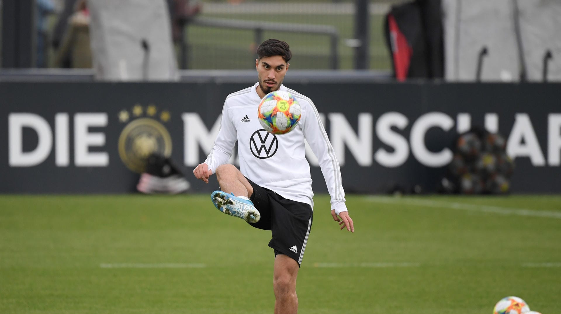 Suat Serdar beim DFB-Team: Nach seiner ersten Nominierung für die A-Nationalmannschaft gab es Kritik vom türkischen Nationaltrainer Senol Günes.