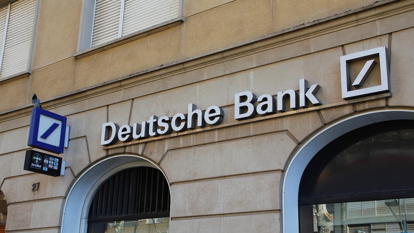 Filiale der Deutschen Bank: Das Kreditinstitut plant den Abbau von Arbeitsplätzen.