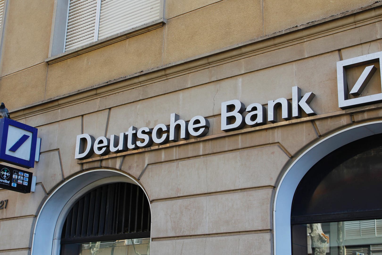 Filiale der Deutschen Bank: Das Kreditinstitut plant den Abbau von Arbeitsplätzen. Filiale der Deutschen Bank: Das Kreditinstitut plant den Abbau von Arbeitsplätzen.