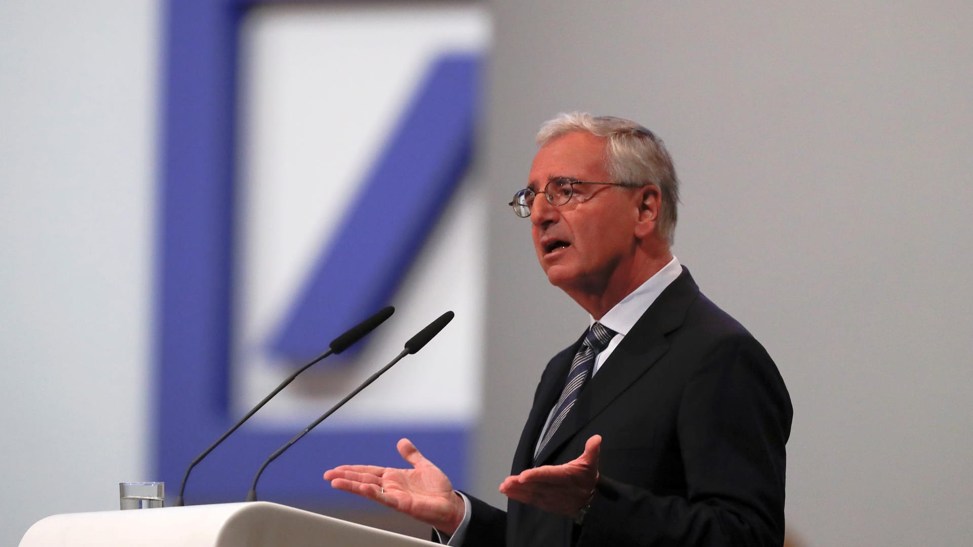 Paul Achleitner: Seine Seine Vergütung stieg 2018 im Vergleich zum Vorjahr um 7,3 Prozent. Paul Achleitner: Seine Seine Vergütung stieg 2018 im Vergleich zum Vorjahr um 7,3 Prozent.