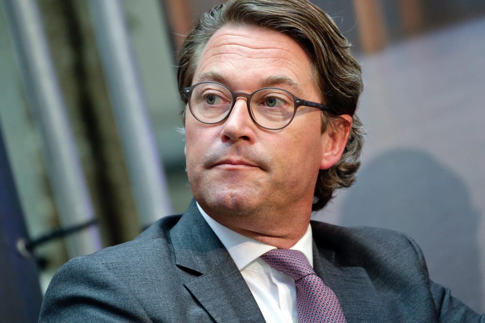 Verkehrsminister Andreas Scheuer steht wegen der gescheiterten Pkw-Maut unter Druck: Dem Bund drohen Schadensersatzzahlungen.