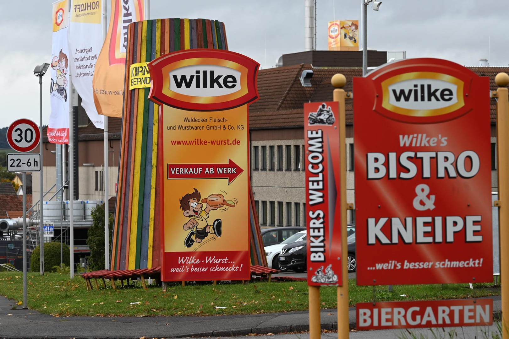 Die Zufahrt zum Werksgelände der Firma Wikle: Der Wursthersteller musste inzwischen Insolvenz anmelden.