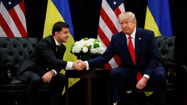 US-Präsident Donald Trump und sein ukrainischer Amtskollege Wolodymyr Selenskyj in New York. US-Präsident Donald Trump und sein ukrainischer Amtskollege Wolodymyr Selenskyj in New York.