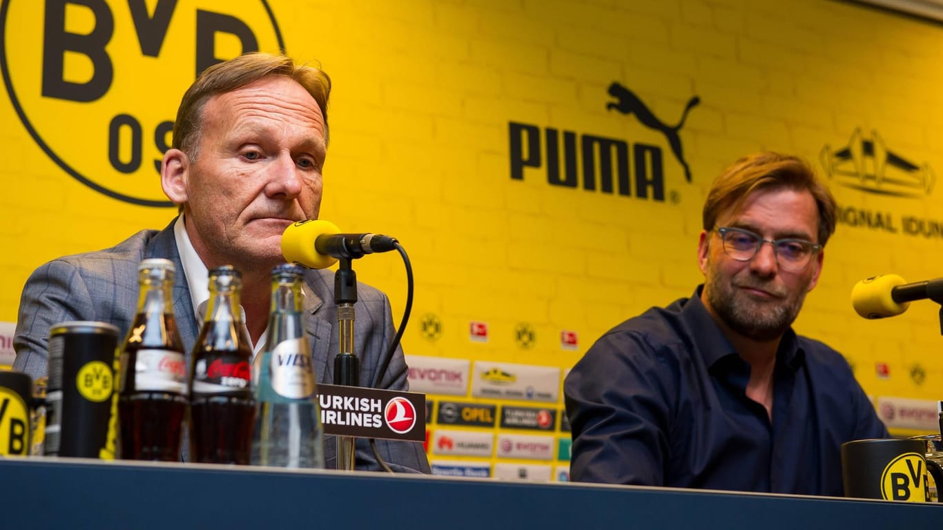 Im April 2015 gab Jürgen Klopp mit Hans-Joachim Watzke bekannt, als BVB-Trainer aufzuhören.