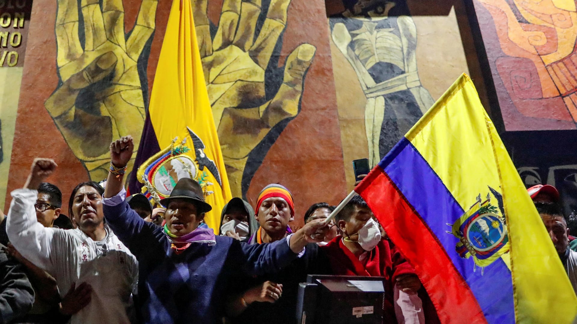 Protestanten im Parlament: Die Lage in Ecuador spitzt sich immer weiter zu.