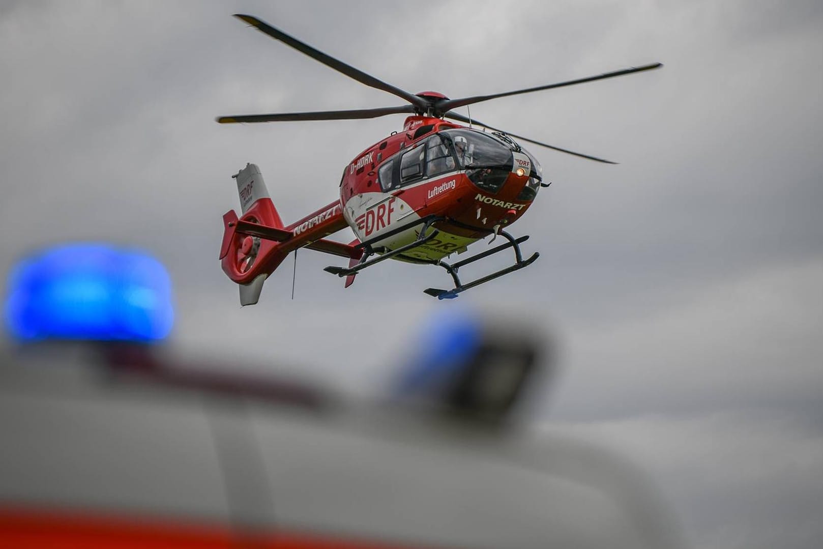 Rettungshubschrauber und Notarzt im Einsatz: In Tuttlingen ist ein Kind ums Leben gekommen. (Symbolbild)