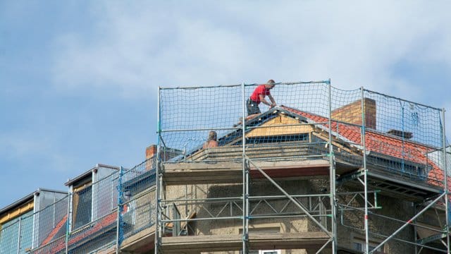 Dachausbau und Sanierung eines Altbaus.