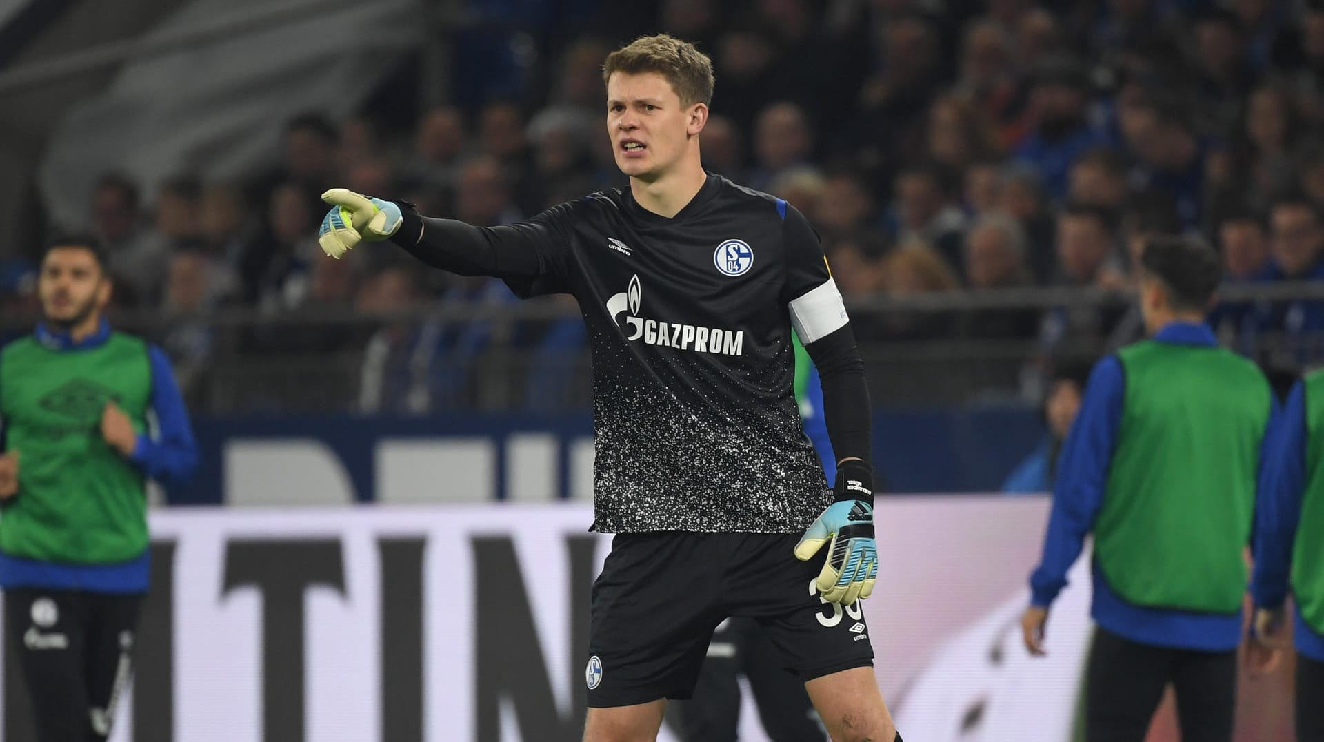 Der FC Schalke 04 hat seinem Torhüter Nübel ein neues Vertragsangebot vorgelegt. Der FC Schalke 04 hat seinem Torhüter Nübel ein neues Vertragsangebot vorgelegt.