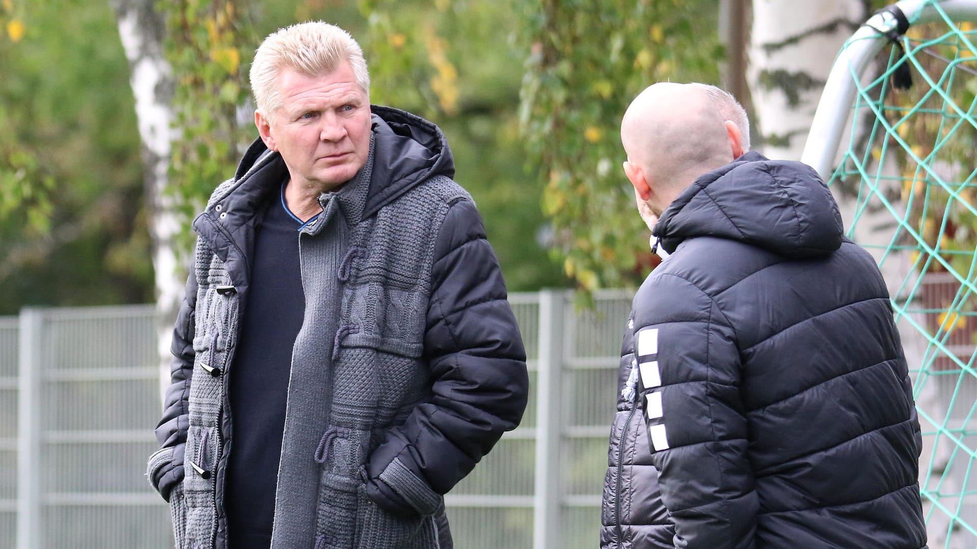 Neuer Arbeitsplatz: Stefan Effenberg im Grotenburg-Stadion in Krefeld. Rechts: Geschäftsführer Nikolas Weinhart.