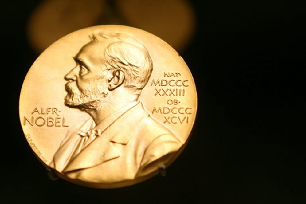 Eine Medaille mit dem Konterfei von Alfred Nobel im Stockholmer Nobel Museum.
