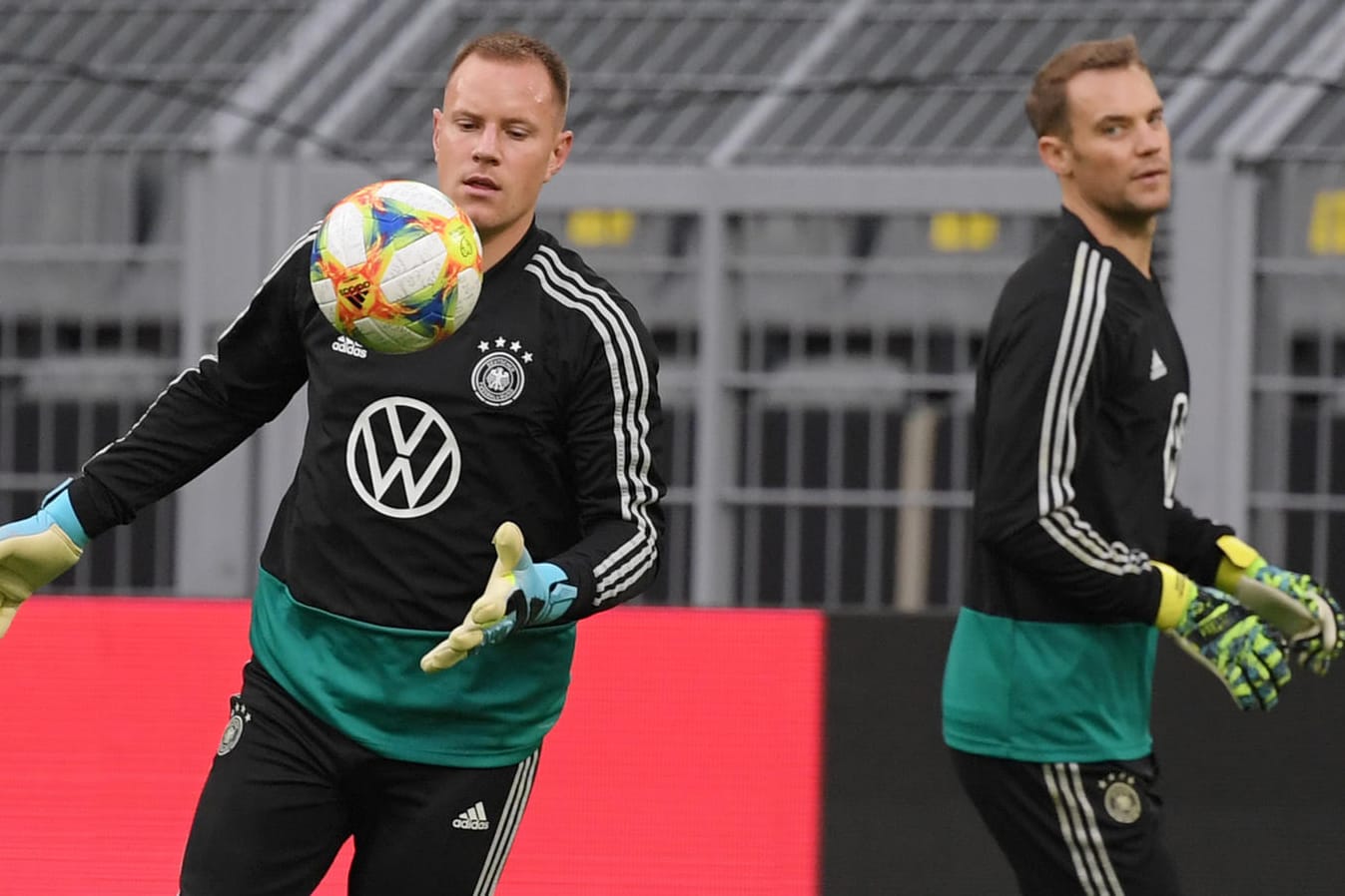 Marc-André ter Stegen (l.) und Manuel Neuer im DFB-Training: "Es gibt keinen Streit, den man besprechen müsste."