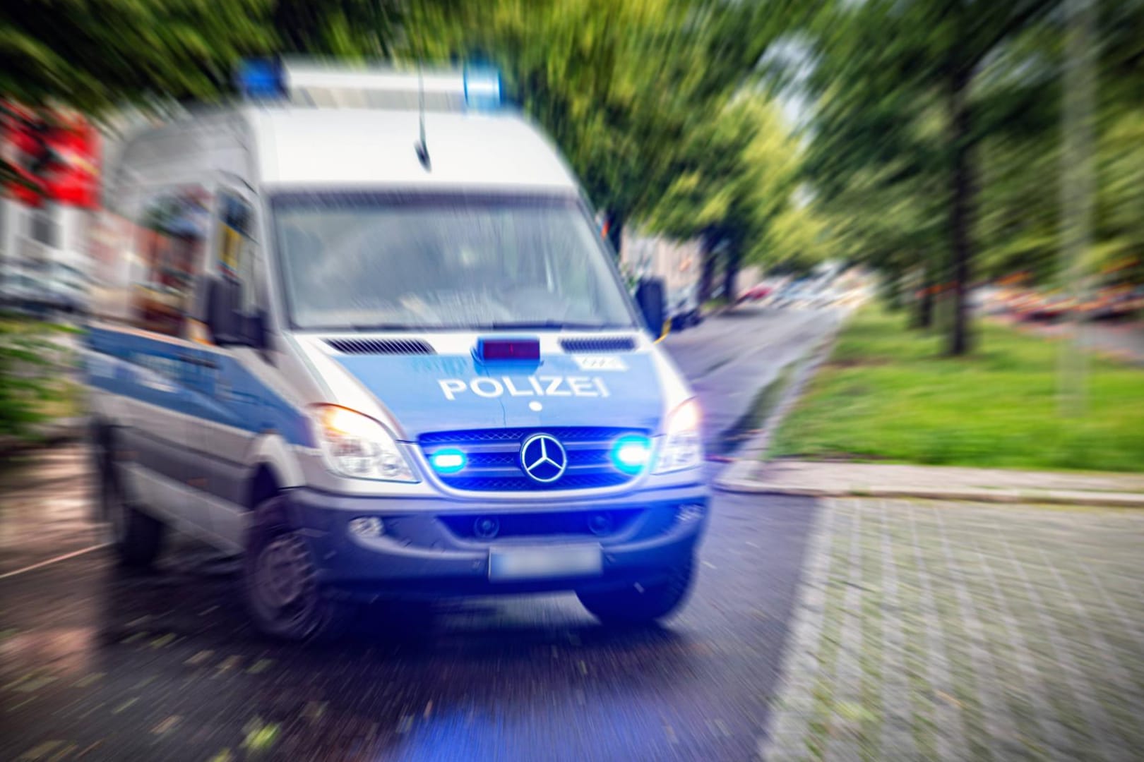 Polizeieinsatz in Berlin-Tempelhof (Symbolbild): Mindestens 14 Menschen wurden bei einer Schlägerei verletzt.