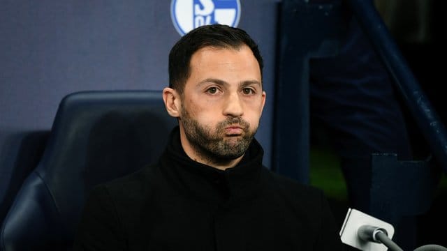 Könnte bald in Russland anheuern: Ex-Schalke-Coach Domenico Tedesco. Könnte bald in Russland anheuern: Ex-Schalke-Coach Domenico Tedesco.